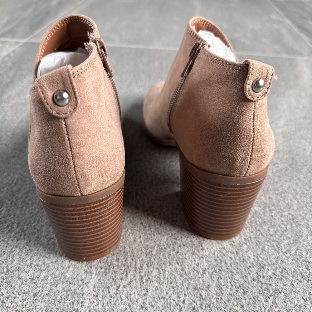 NWB Style & Co Size 7 Taupe Faux Suede Ankle Boots Block Heel Zip Booties - Picture 7 of 13